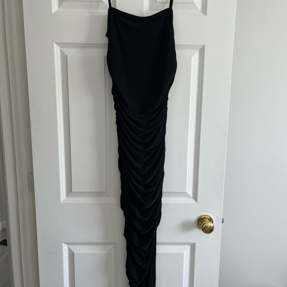 Body Contour Ruched Side Slit MIDI Dress - Picture 4 of 4